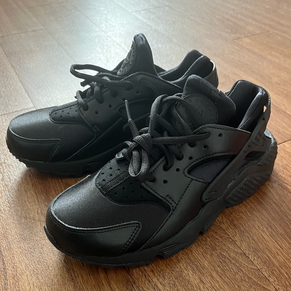 Nike Shoes - I’m selling these Women’s Nike Air Huarache Running shoes. They’re black.